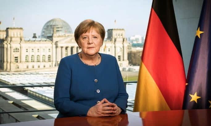 Merkel, riskli bölgelere giden tatilciler vaka sayısının artmasına