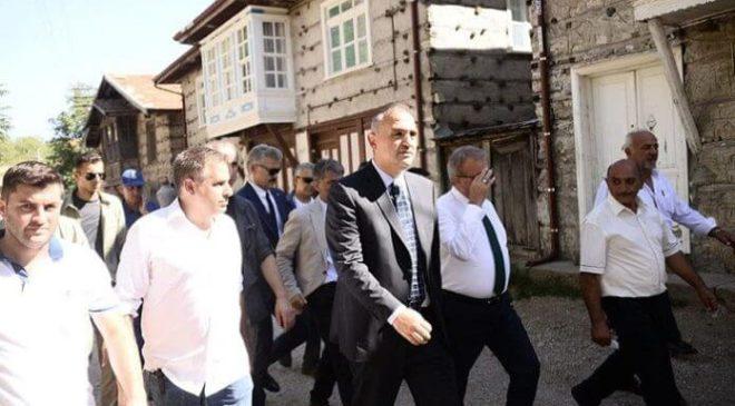 Turizm Bakanı Ersoy’un köyünde sit alanına duvar ördüler