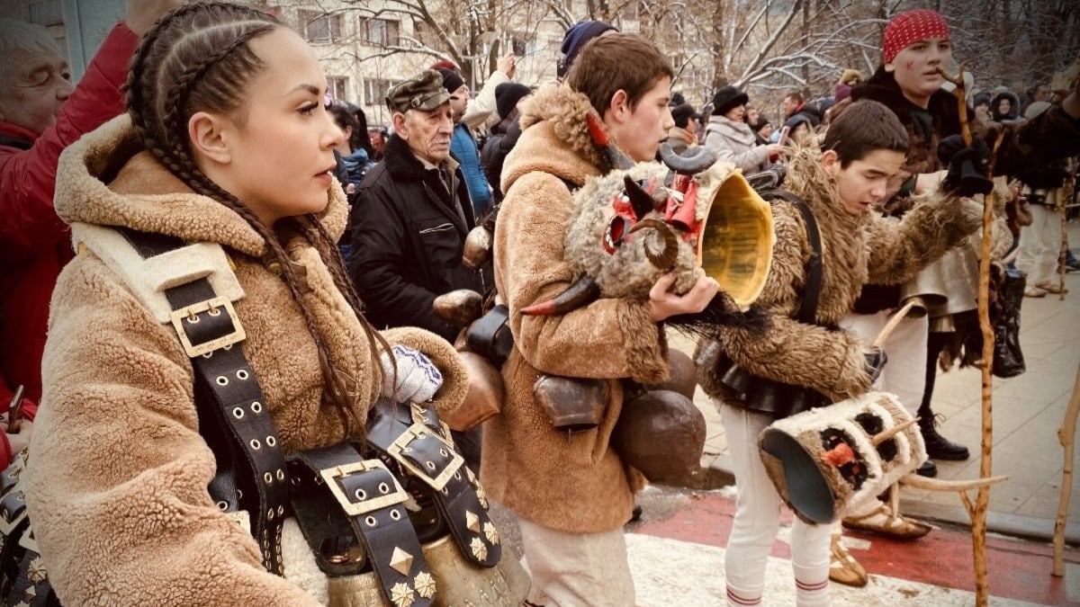 3 yıllık aranın ardından kukerler buluştu: Binlerce insan katıldı