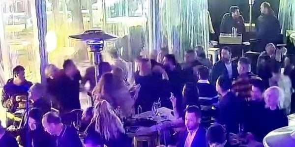 Bodrum Belediye Başkanı Aras’a eski belediye personelinin saldırısı iddiası güvenlik kamerasında
