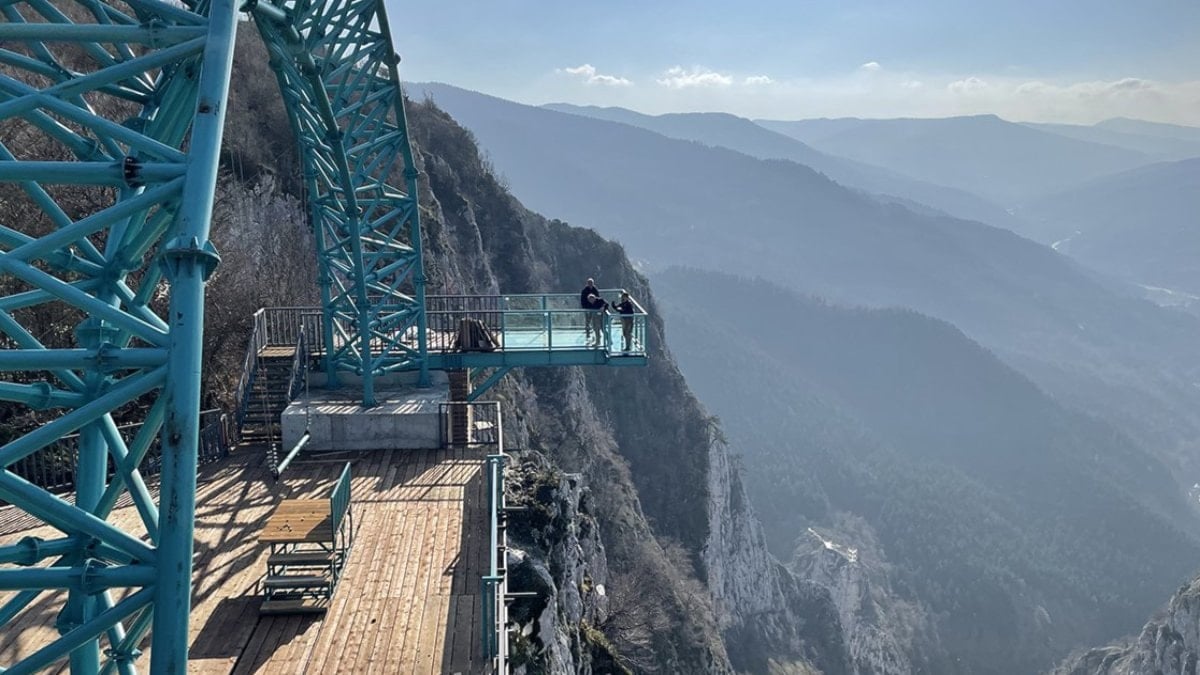 Dünyanın en derin ikinci kanyonunda salıncak kurdular