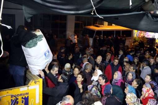 Evlerde Üretilen Halıların İpi Belediyeden