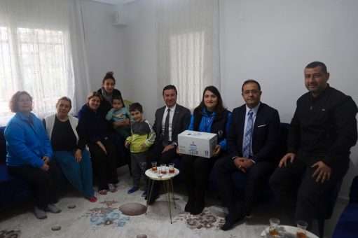Ahmet Aras’ın da katılımıyla süt dağıtımı gerçekleştirildi.