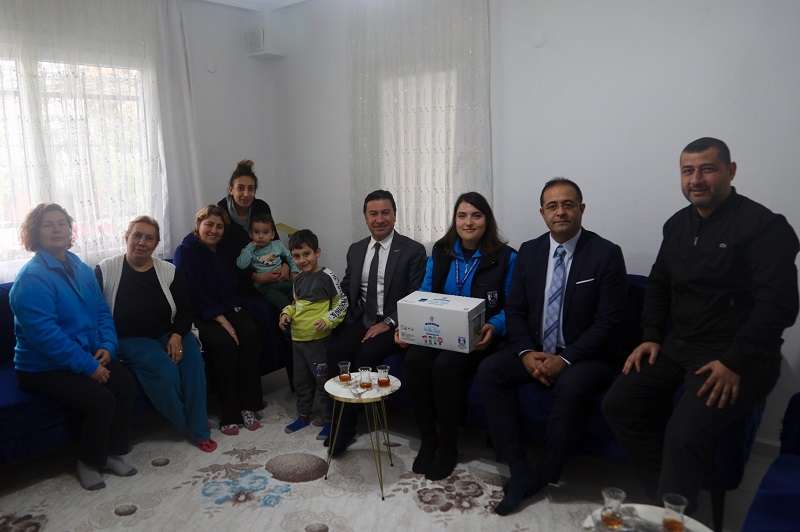 Ahmet Aras’ın da katılımıyla süt dağıtımı gerçekleştirildi.