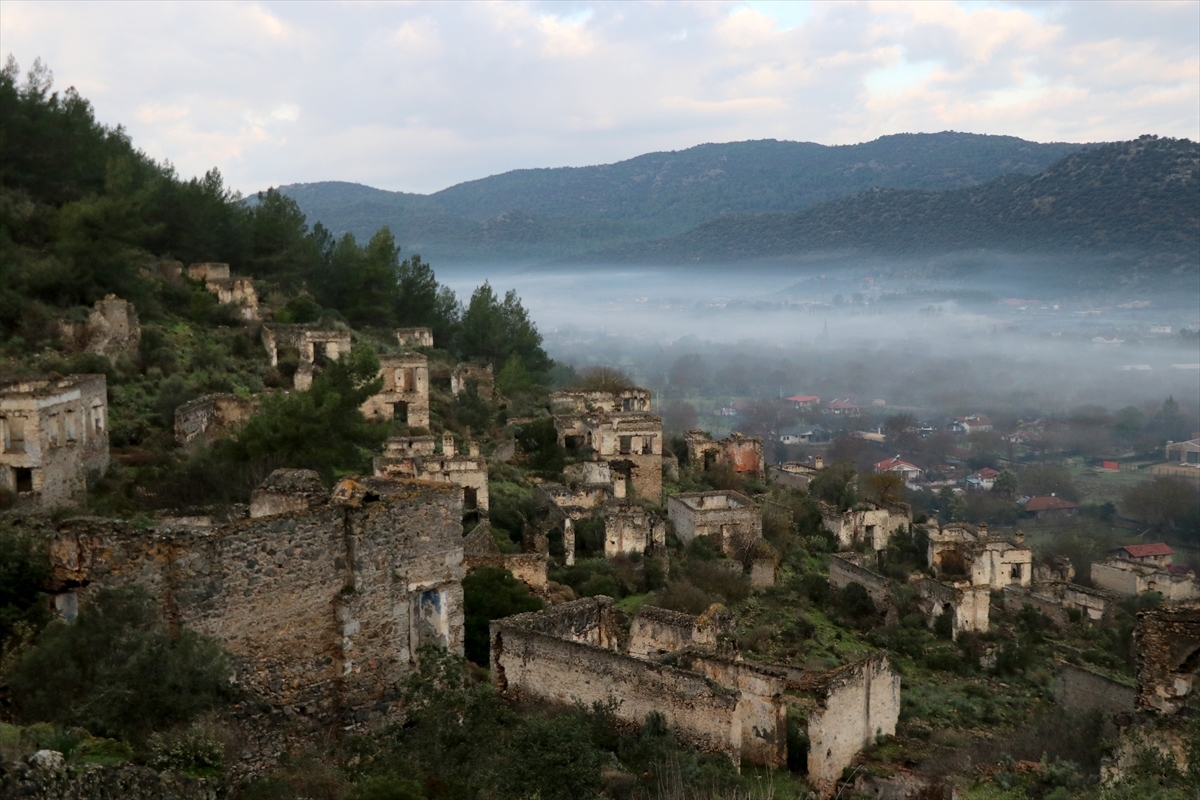 “Hayalet köy” ağırladığı ziyaretçilerle bölge ekonomisine can veriyor