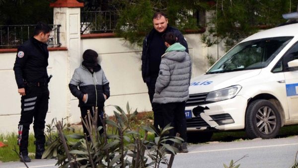 Hikayeleri yürek burkmuştu, iki kardeşe polis sahip çıktı