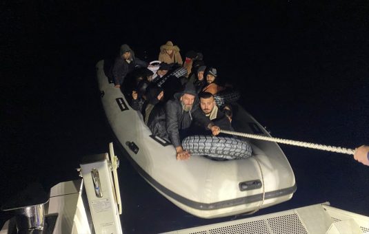 Muğla açıklarında 52 düzensiz göçmen kurtarıldı