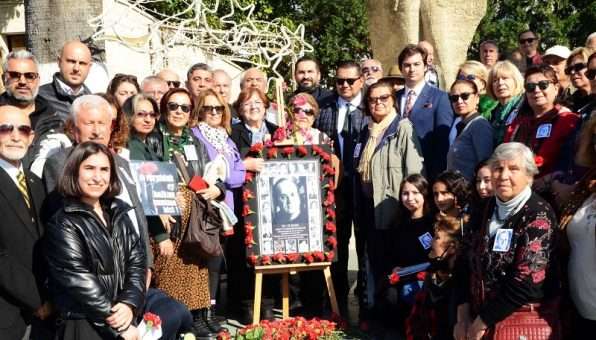 Uğur Mumcu Bodrum’da karanfiller ve türkülerle anıldı