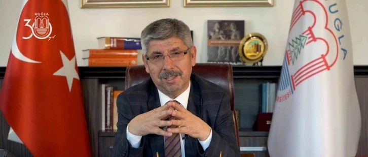 Rektörü Kaçar, sosyal medyadan öğrencilerin sorularını yanıtladı