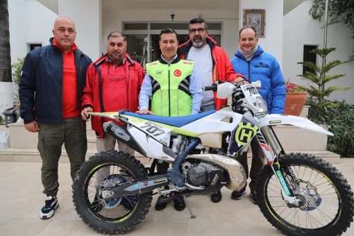 Enduro yarışlarında 1.likler elde eden sporcu Aykut Kızıltan, Ahmet Aras’ı ziyaret etti