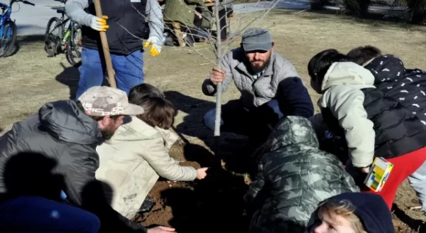 Doğaya karşı duyarlılık oluşturmak için Türkiye’yi köpeğiyle dolaşan kişi Fethiye’ye geldi