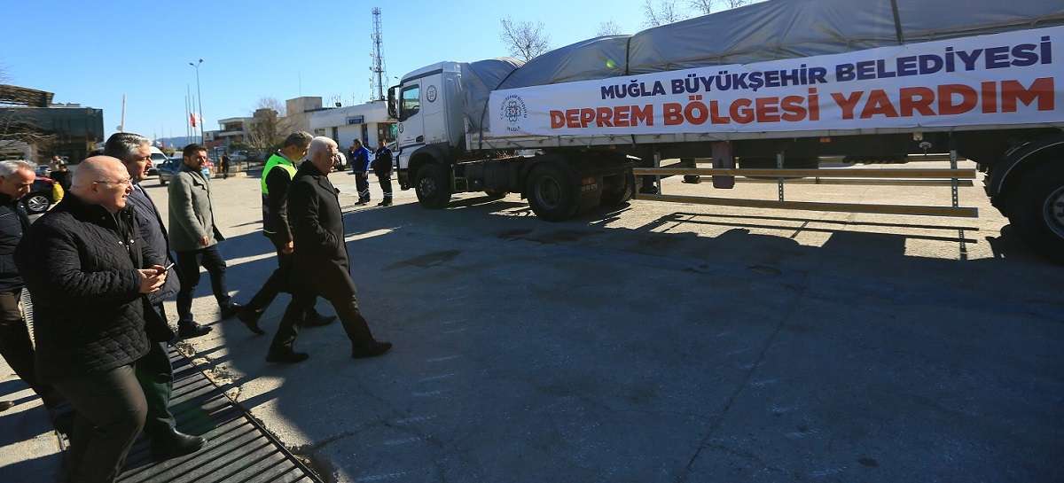 Büyükşehir Belediyesinin Yardım Tırları Yola Çıktı