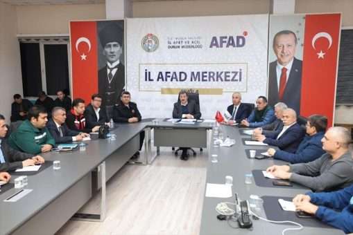 Muğla’dan deprem bölgesine ekipler ve araçlar gönderiliyor