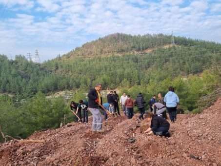 Ege ve Marmara Çevreci Belediyeler Birliği Encümeni Marmaris’te fidan dikti