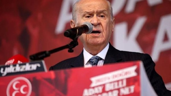Bahçeli BJK üyeliğinden istifa etti