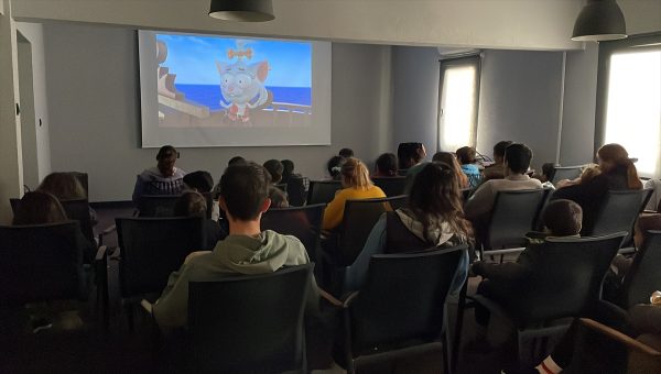 Bodrum’da depremzede çocuklar için otelde sinema etkinliği düzenlendi