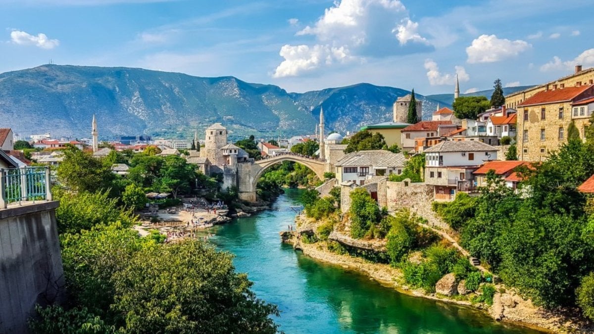 Bosna Hersek’te ‘taşınmaz mülkler yasası’ askıya alındı