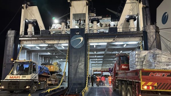 Çeşme Limanı’ndan deprem bölgesine yardım gemisi gönderildi
