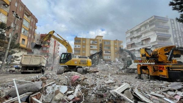 Deliller enkazla birlikte kaldırılıyor