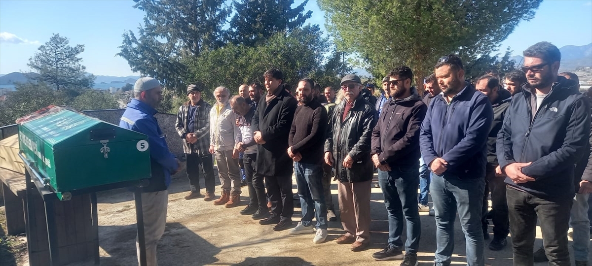 Depremde hayatını kaybeden anne ve oğlu Fethiye’de toprağa verildi