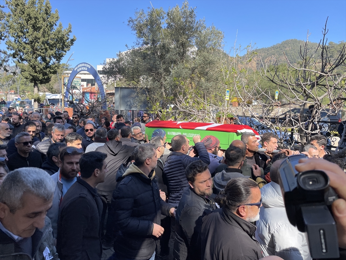Depremde yaşamını yitiren rehberin cenazesi Marmaris’te defnedildi