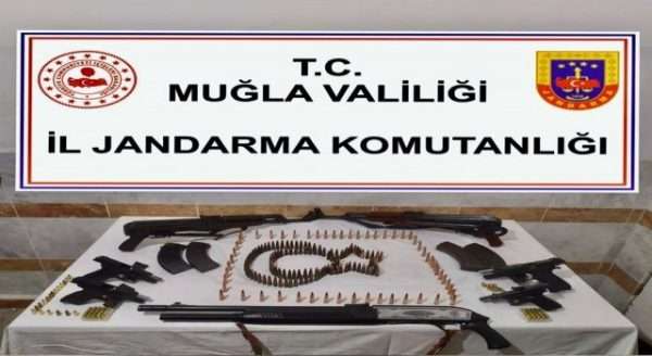 Muğla’da evinde çok sayıda silah bulunduran şüpheli gözaltına alındı