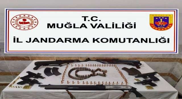 Muğla’da evinde çok sayıda silah bulunduran şüpheli gözaltına alındı