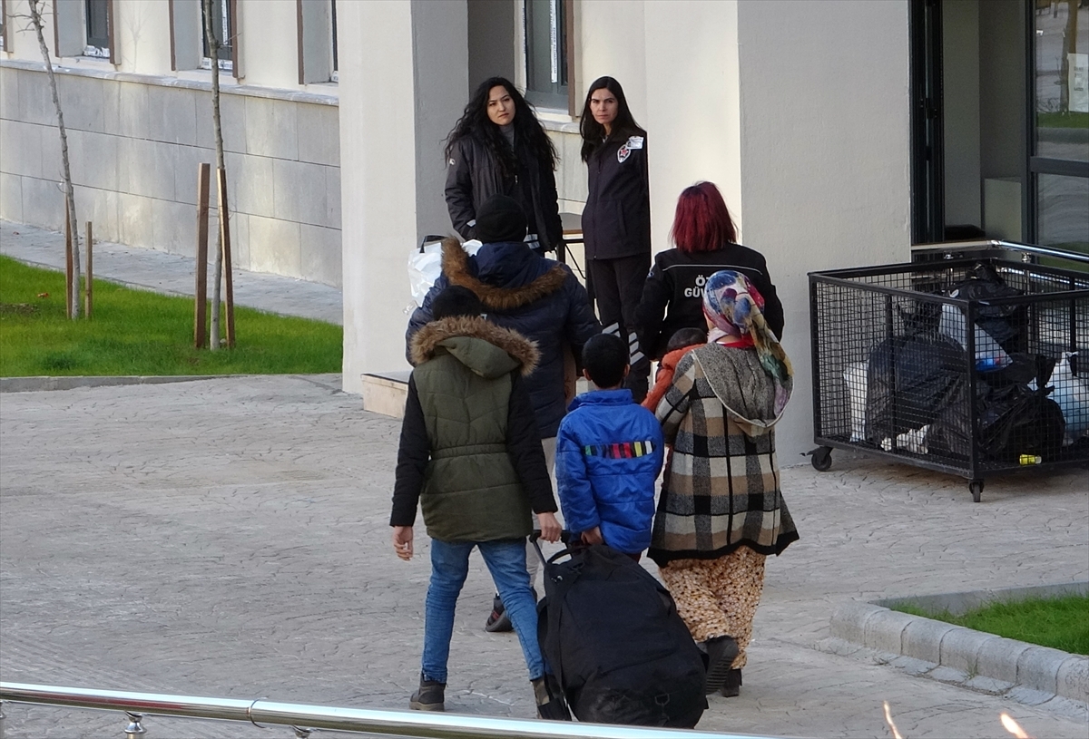 Fethiye’ye getirilen depremzedeler KYK yurtları ve otellere yerleştiriliyor