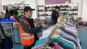 Gaziantep’ten Bodrum’a gelen depremzede genç yardım merkezinde gönüllü çalışıyor