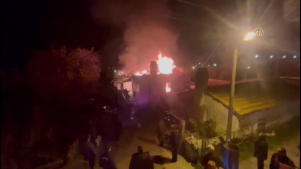 Milas’ta iki katkı evde çıkan yangın hasara neden oldu