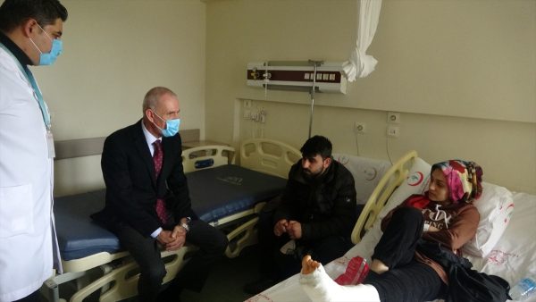 Muğla Valisi Tavlı, Marmaris’te depremzedeleri ziyaret etti