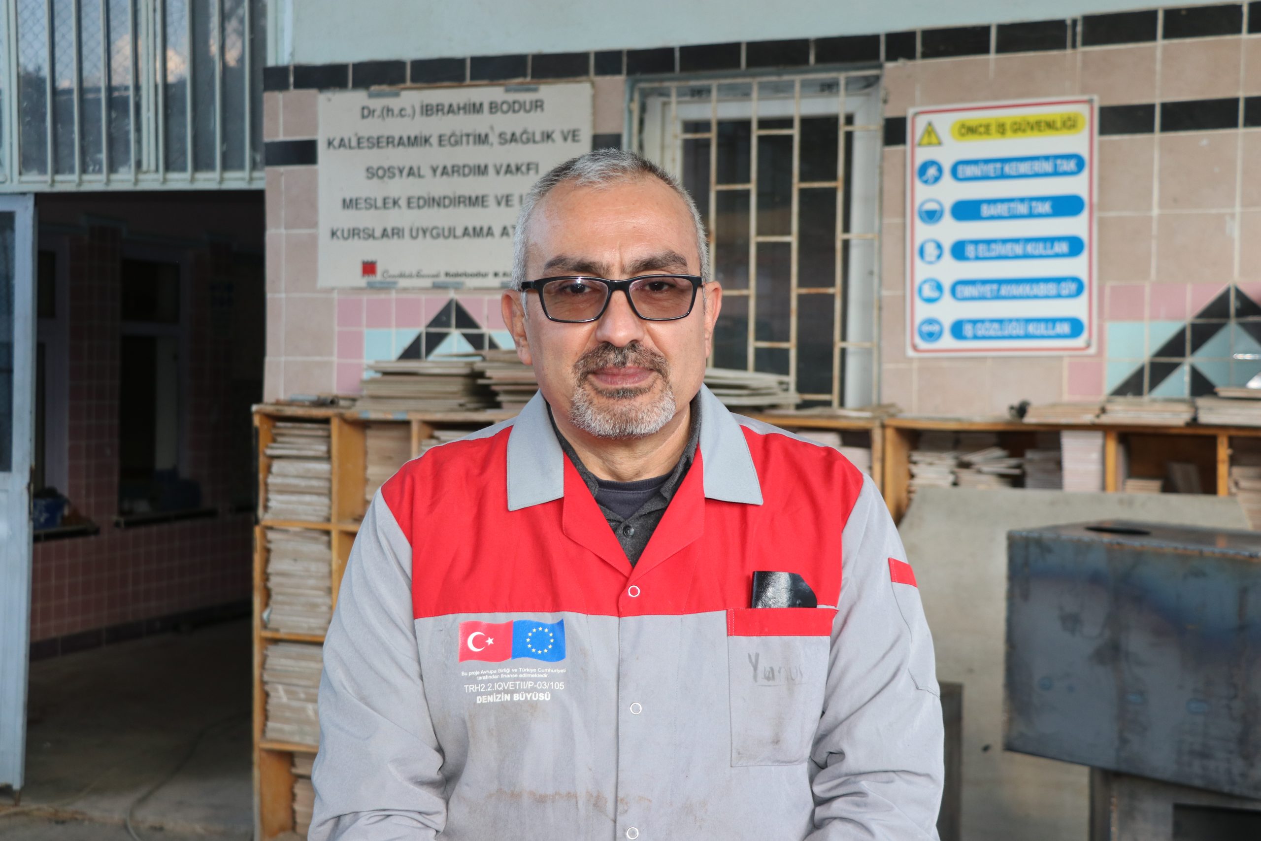 Muğla’da lise öğretmen ve öğrencileri depremzedeler için soba üretiyor