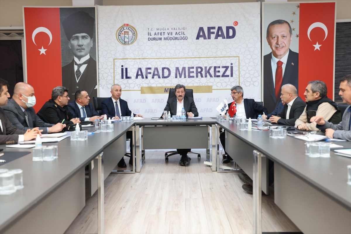 Muğla’dan deprem bölgesine yardımlar sürüyor