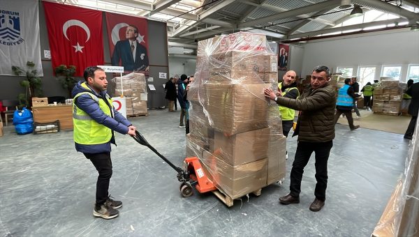 Muğla’dan deprem bölgesine yardımlar sürüyor