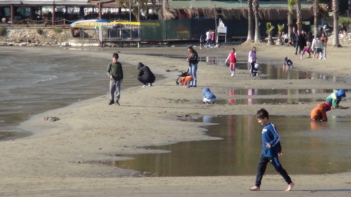 Muğla’nın Akyaka sahilinde deniz suyu 50 metre çekildi