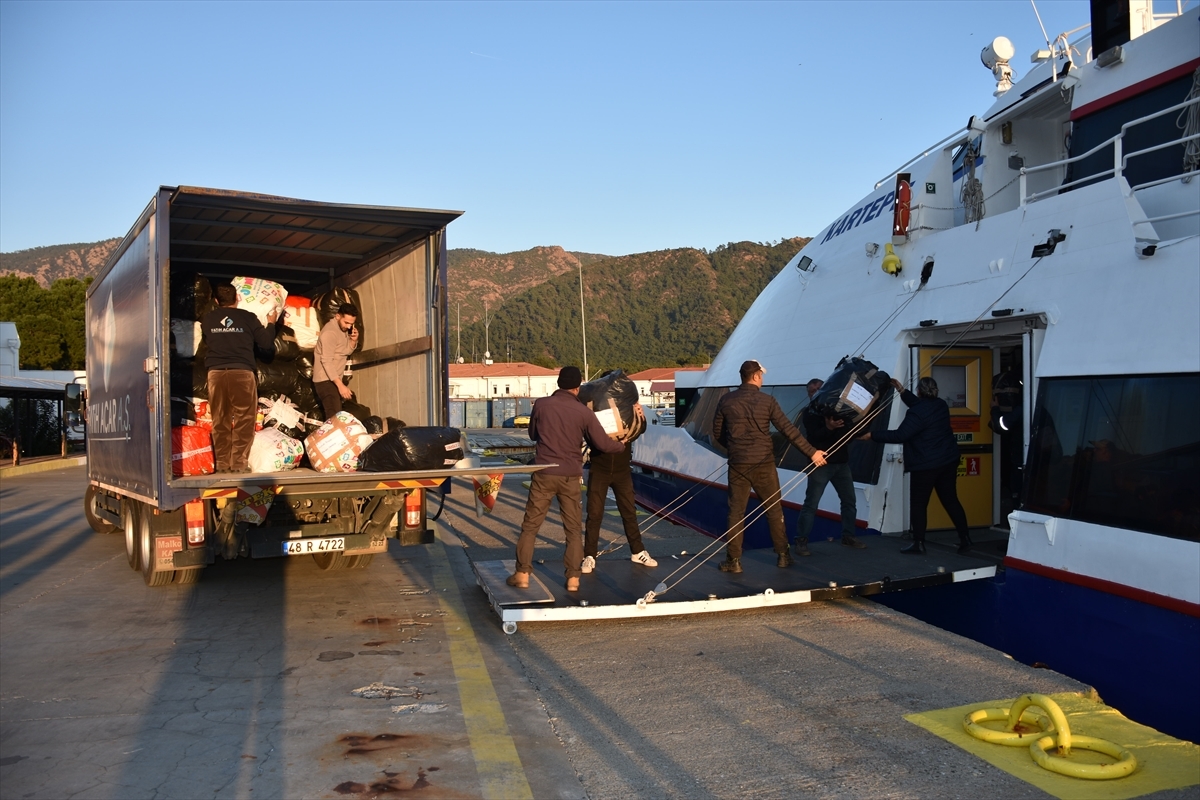 Rodos Müslümanları Derneğinden deprem bölgesi için feribot dolusu malzeme