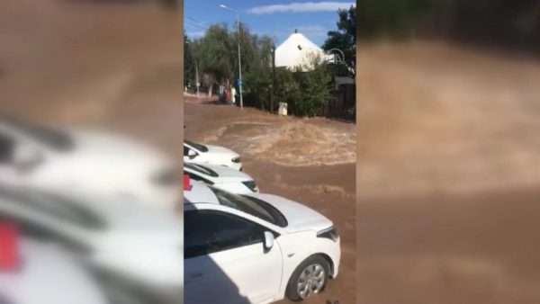 Bodrum’da içme suyu isale hattının patlaması sonucu bazı iş yerlerini su bastı