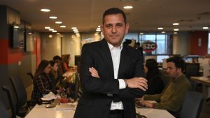 Açtığımız pencereyle farkındalık yaratıp sorgulatacağız