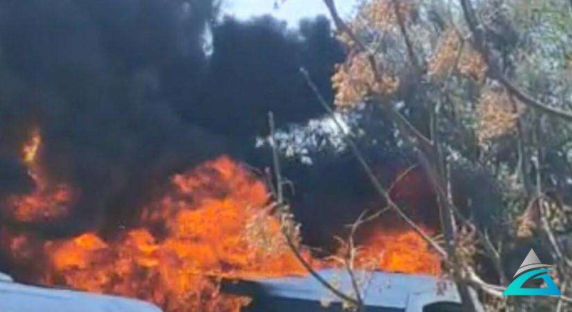 Bodrum’da alev alan park halindeki öğrenci servisi kullanılamaz hale geldi