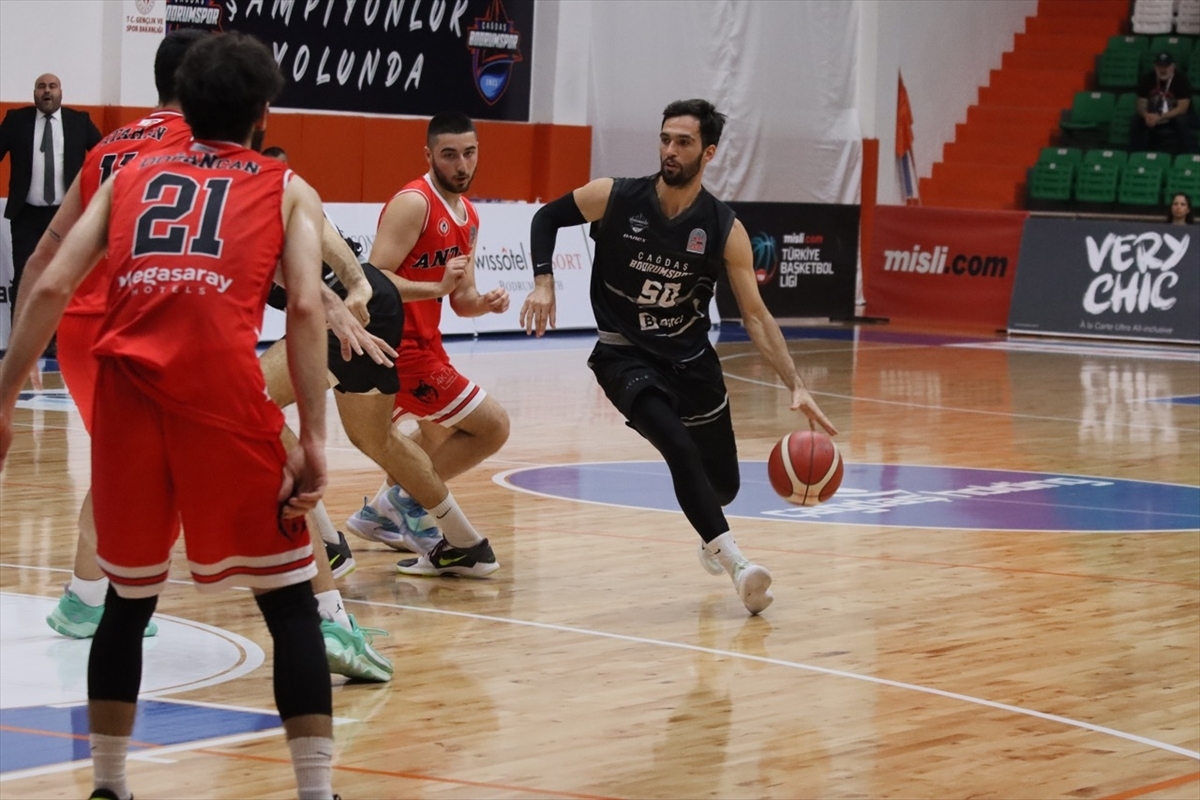 Çağdaş Bodrumspor, Antalya Güneşi’ni 104-56 mağlup etti.