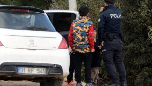 Çocuklarının yanında kocasının darp ettiği kadını polisler kurtardı