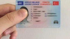 Ehliyeti olan milyonları ilgilendiriyor! Bunu yapanlar artık 1.979 TL ceza ödeyecek!