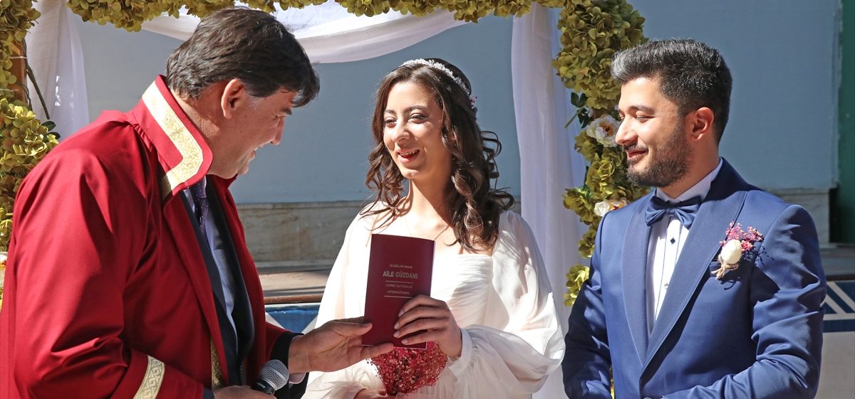 Hataylı depremzede çift, Fethiye’de dünyaevine girdi