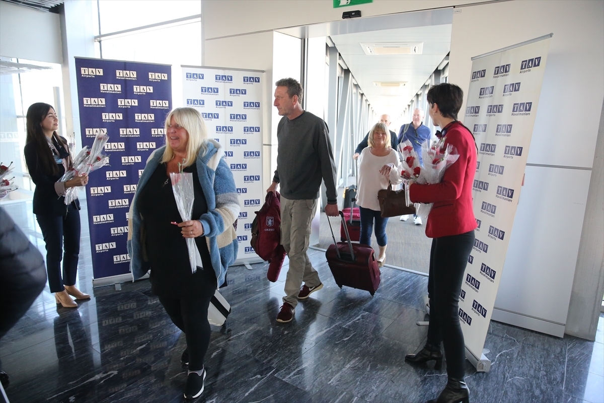 İngiltere’den sezonun ilk turist kafilesi Bodrum’a geldi