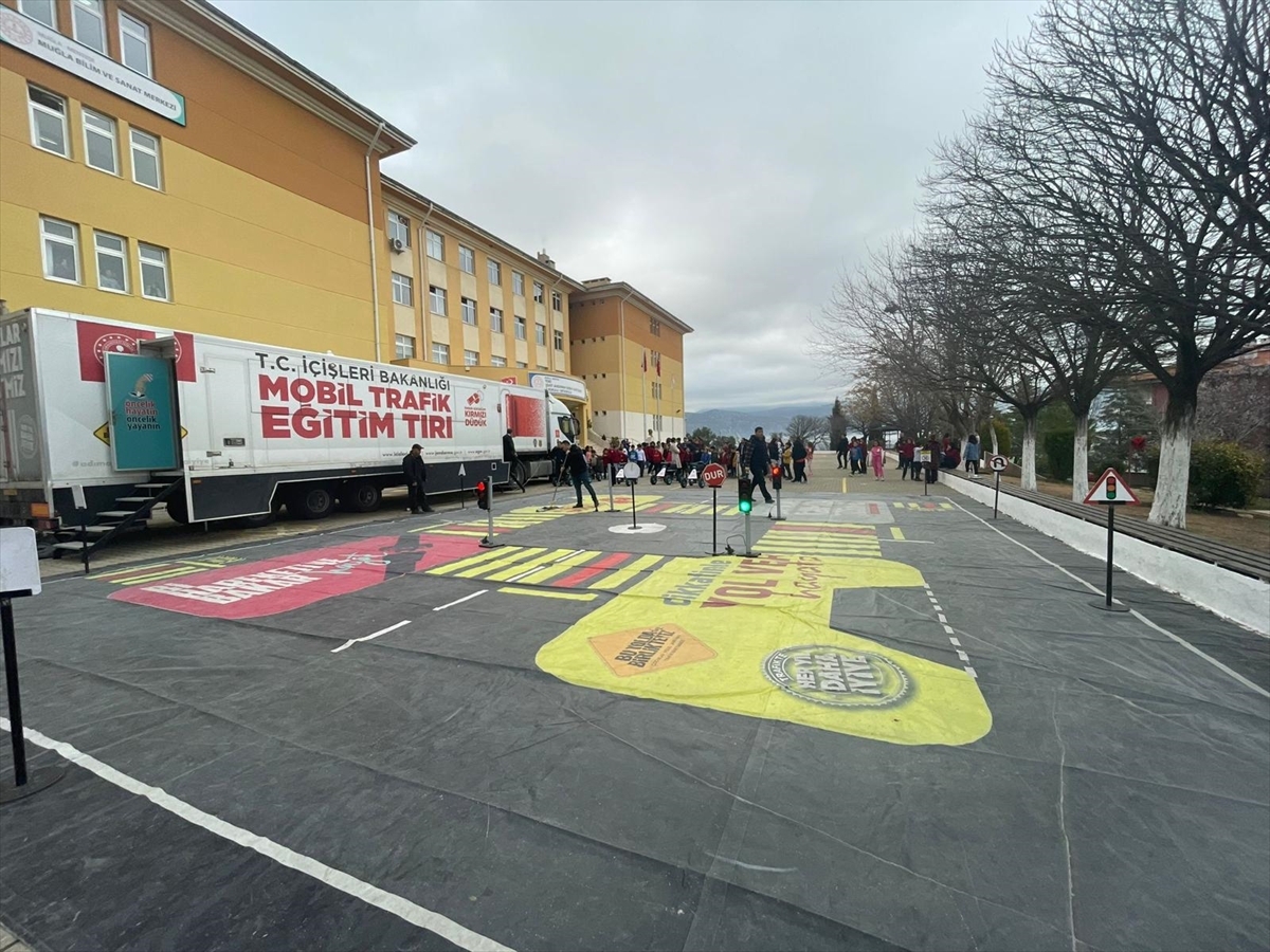 Mobil Trafik Eğitim Tırı, Muğla’da öğrencileri bilgilendirdi