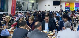 Muğla Valisi Tavlı, depremzedelerle sahur yaptı, orucunu açtı