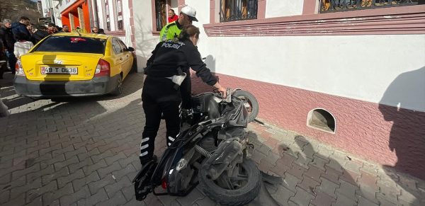 Muğla’da kalp krizi geçiren sürücü önce motosiklete ardından kan merkezi binasına çarptı