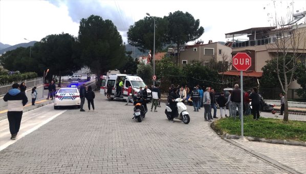 Muğla’da kamyonetle çarpışan motosikletteki ikiz kardeşler yaralandı