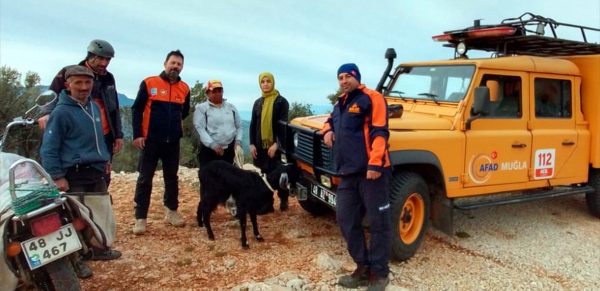 Muğla’da kayalıklarda mahsur kalan keçi kurtarıldı