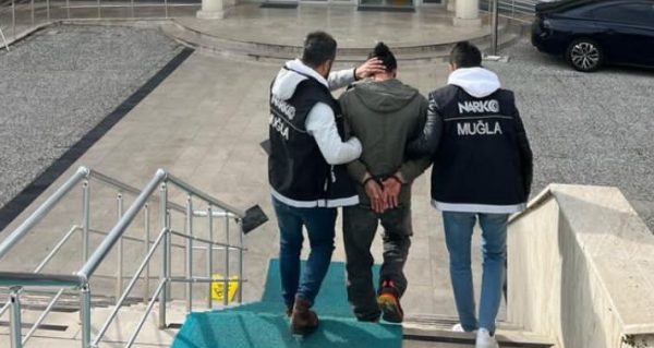 Muğla’da yolcu otobüsünde uyuşturucuyla yakalanan zanlı tutuklandı